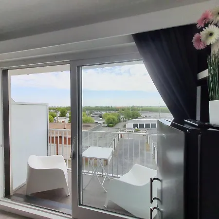 Julian * ミデルケルケ