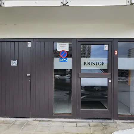 Julian アパート ミデルケルケ