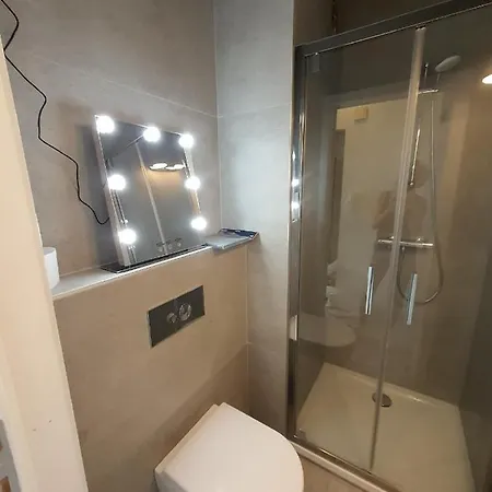 Julian Apartment *